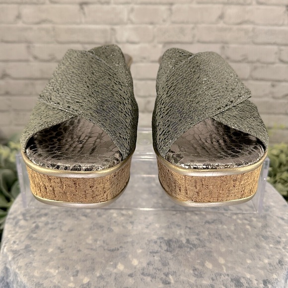 Love & Liberty Pewter Metallic Cross-Band Faux Cork Wedge Sandals WMS 9M🩶NWOT - Picture 2 of 12